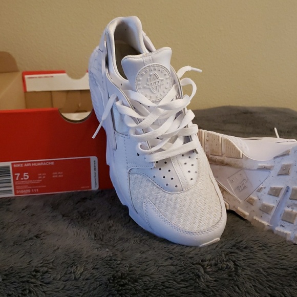 Nike Shoes - Nike Air Huarache